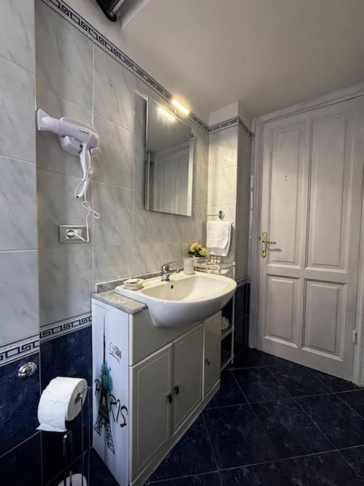 Apartamento L' Atelier Comodo Al Centro - Parcheggio Privato - Zona Ospedale San Martino